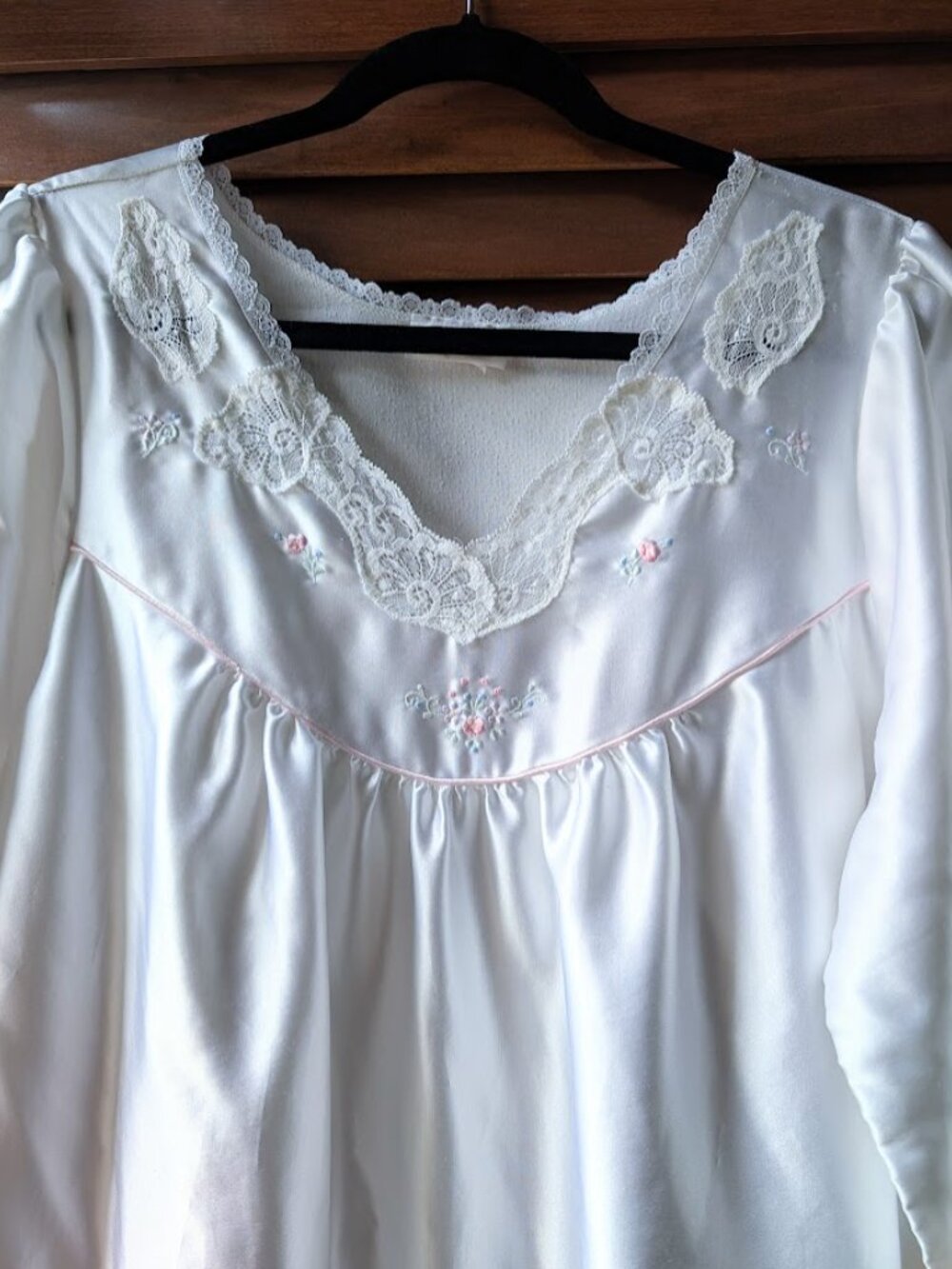 Vtg Barbizon White Lace Floral Embroidery Satin Long Sleeve Nightgown Sleepwear